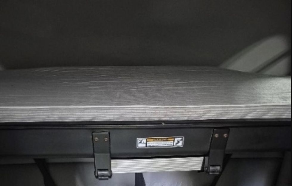 Sleeper Tractor-Heavy Duty Tractors-Freightliner-2022-T12664ST-Morristown-TN-586,200\n\t\tmiles-$ 59,500 - Image 21