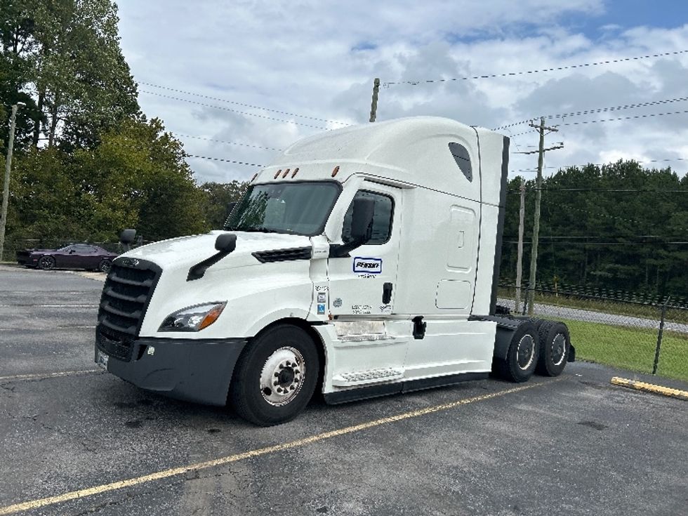 Sleeper Tractor-Heavy Duty Tractors-Freightliner-2022-T12664ST-Morristown-TN-586,200\n\t\tmiles-$ 59,500 - Image 3
