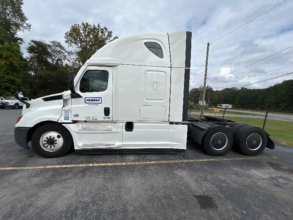 Sleeper Tractor-Heavy Duty Tractors-Freightliner-2022-T12664ST-Morristown-TN-586,200\n\t\tmiles-$ 59,500 - Image 4