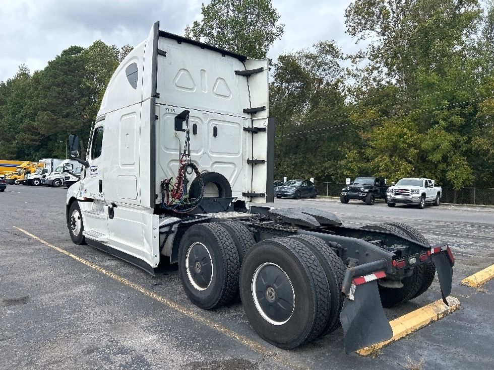 Sleeper Tractor-Heavy Duty Tractors-Freightliner-2022-T12664ST-Morristown-TN-586,200\n\t\tmiles-$ 59,500 - Image 5