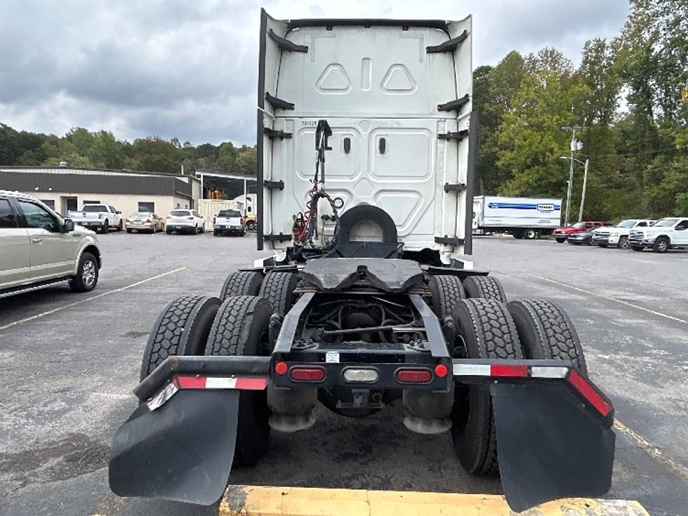 Sleeper Tractor-Heavy Duty Tractors-Freightliner-2022-T12664ST-Morristown-TN-586,200\n\t\tmiles-$ 59,500 - Image 6