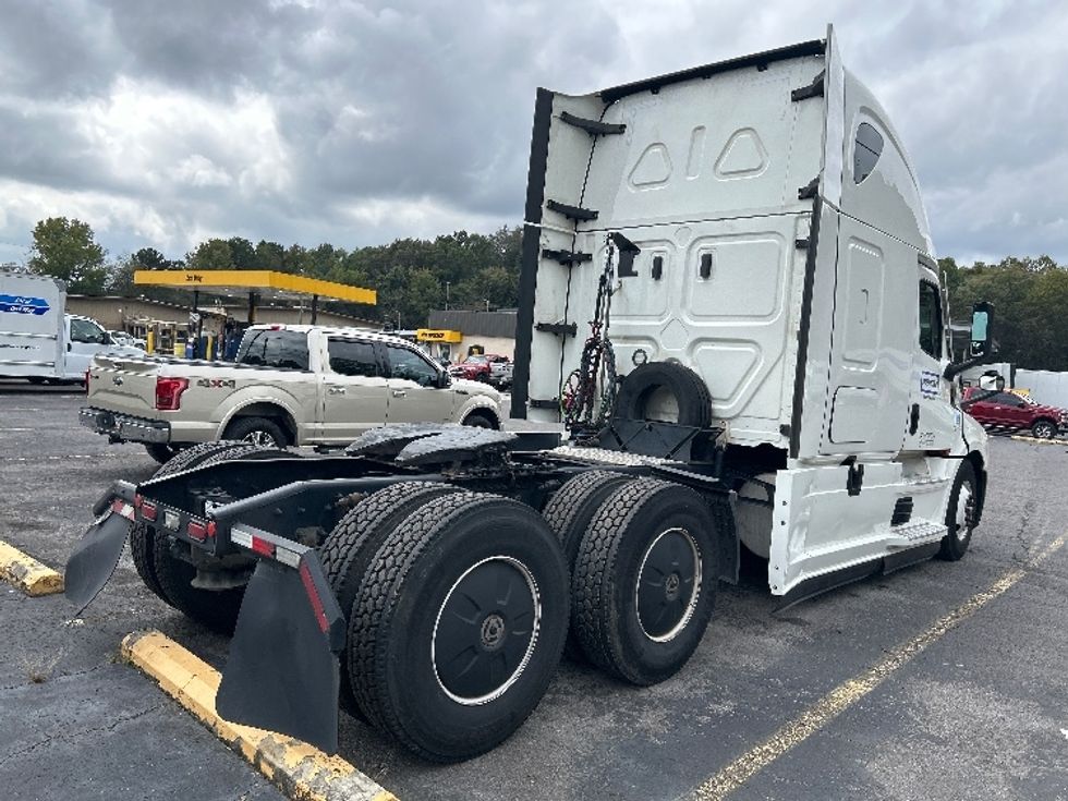 Sleeper Tractor-Heavy Duty Tractors-Freightliner-2022-T12664ST-Morristown-TN-586,200\n\t\tmiles-$ 59,500 - Image 7