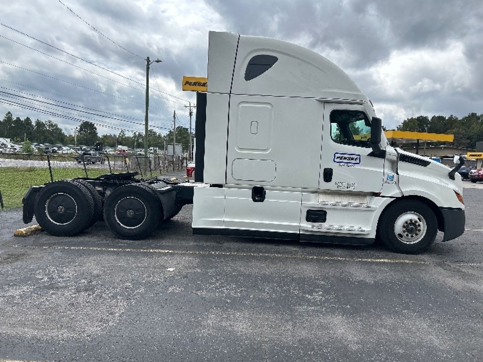 Sleeper Tractor-Heavy Duty Tractors-Freightliner-2022-T12664ST-Morristown-TN-586,200\n\t\tmiles-$ 59,500 - Image 8