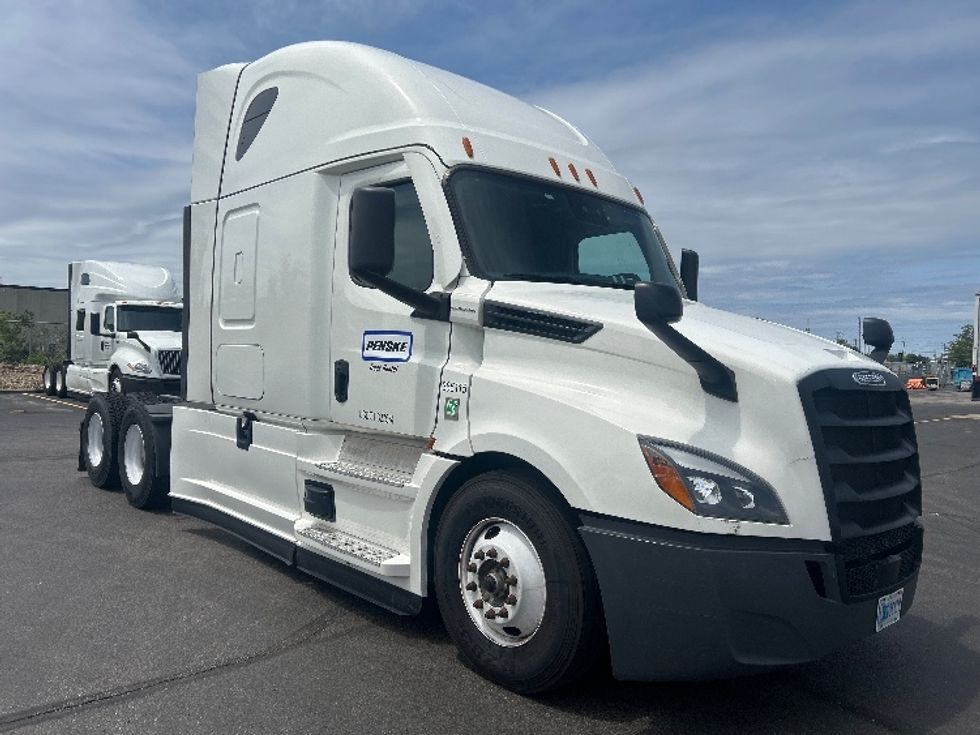 Sleeper Tractor-Heavy Duty Tractors-Freightliner-2022-T12664ST-Morrisville-NC-521,509\n\t\tmiles-$ 71,500 - Image 1