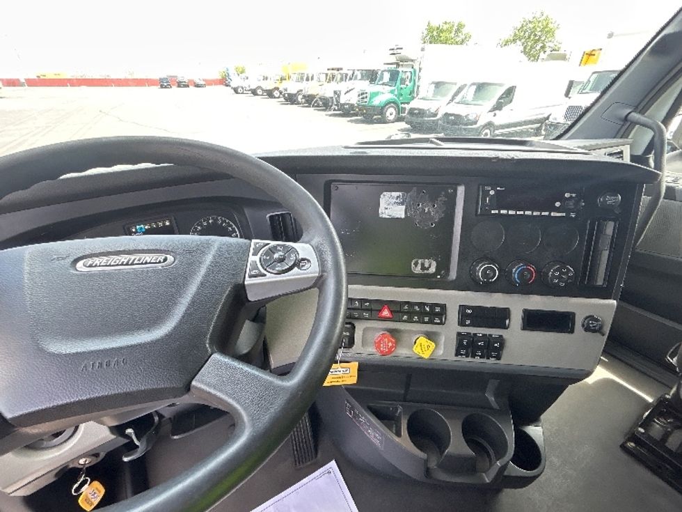 Sleeper Tractor-Heavy Duty Tractors-Freightliner-2022-T12664ST-Morrisville-NC-521,509\n\t\tmiles-$ 71,500 - Image 11
