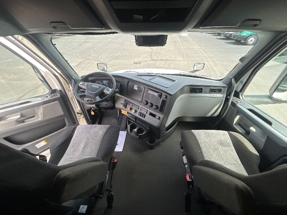Sleeper Tractor-Heavy Duty Tractors-Freightliner-2022-T12664ST-Morrisville-NC-521,509\n\t\tmiles-$ 71,500 - Image 12