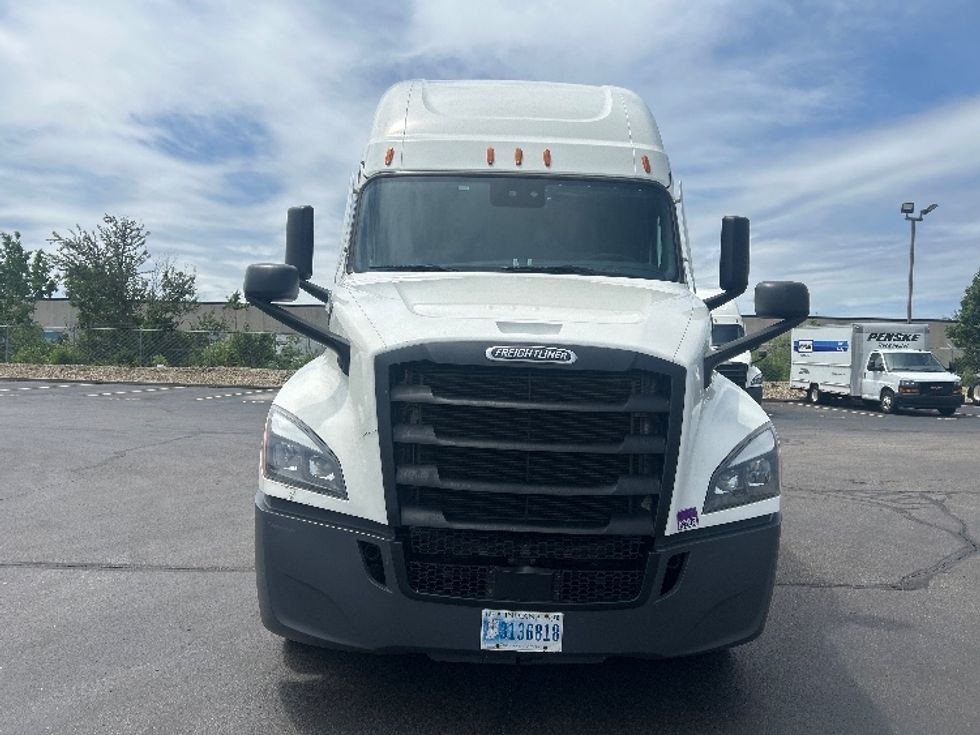 Sleeper Tractor-Heavy Duty Tractors-Freightliner-2022-T12664ST-Morrisville-NC-521,509\n\t\tmiles-$ 71,500 - Image 2