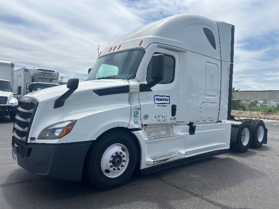 Sleeper Tractor-Heavy Duty Tractors-Freightliner-2022-T12664ST-Morrisville-NC-521,509\n\t\tmiles-$ 71,500 - Image 3