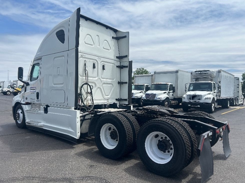 Sleeper Tractor-Heavy Duty Tractors-Freightliner-2022-T12664ST-Morrisville-NC-521,509\n\t\tmiles-$ 71,500 - Image 5