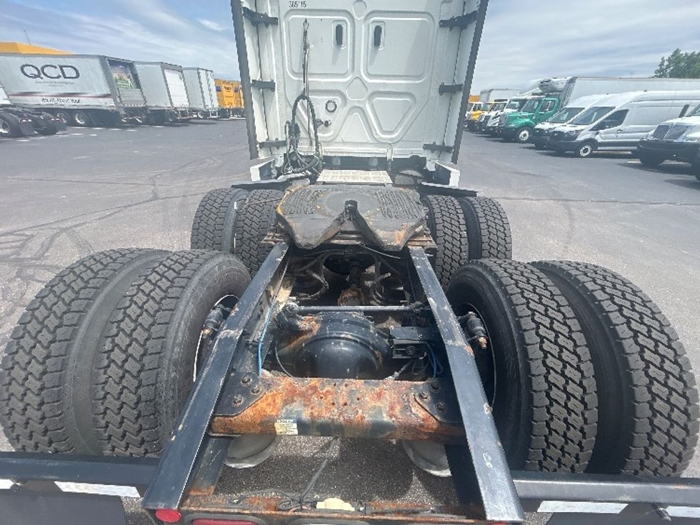 Sleeper Tractor-Heavy Duty Tractors-Freightliner-2022-T12664ST-Morrisville-NC-521,509\n\t\tmiles-$ 71,500 - Image 6