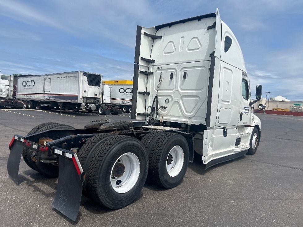 Sleeper Tractor-Heavy Duty Tractors-Freightliner-2022-T12664ST-Morrisville-NC-521,509\n\t\tmiles-$ 71,500 - Image 7