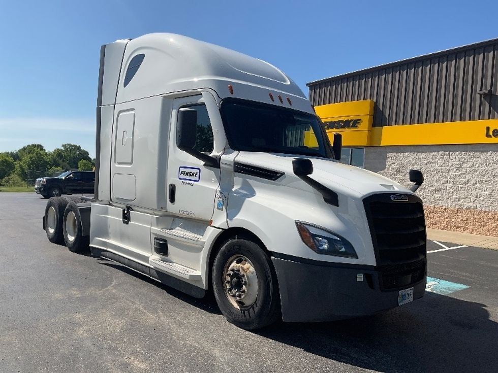 Sleeper Tractor-Heavy Duty Tractors-Freightliner-2022-T12664ST-Mount Pleasant-PA-484,235\n\t\tmiles-$ 73,000 - Image 1