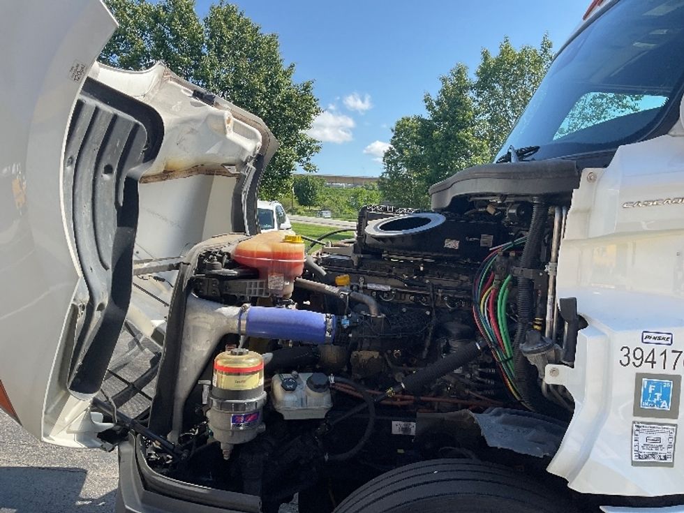 Sleeper Tractor-Heavy Duty Tractors-Freightliner-2022-T12664ST-Mount Pleasant-PA-484,235\n\t\tmiles-$ 73,000 - Image 18