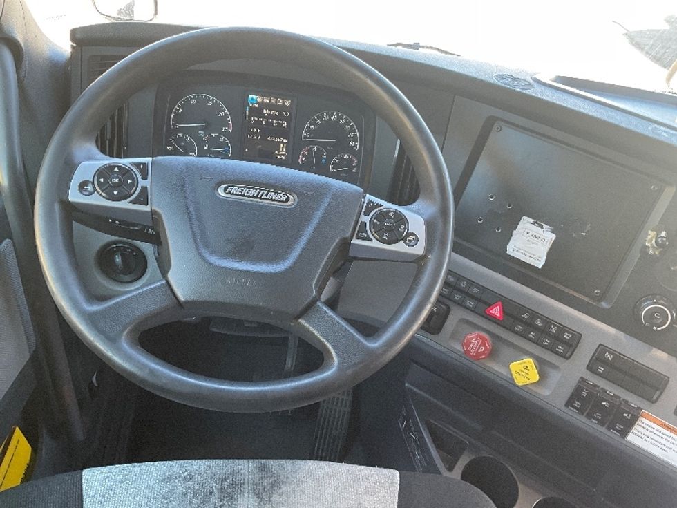 Sleeper Tractor-Heavy Duty Tractors-Freightliner-2022-T12664ST-Mount Pleasant-PA-484,235\n\t\tmiles-$ 73,000 - Image 20