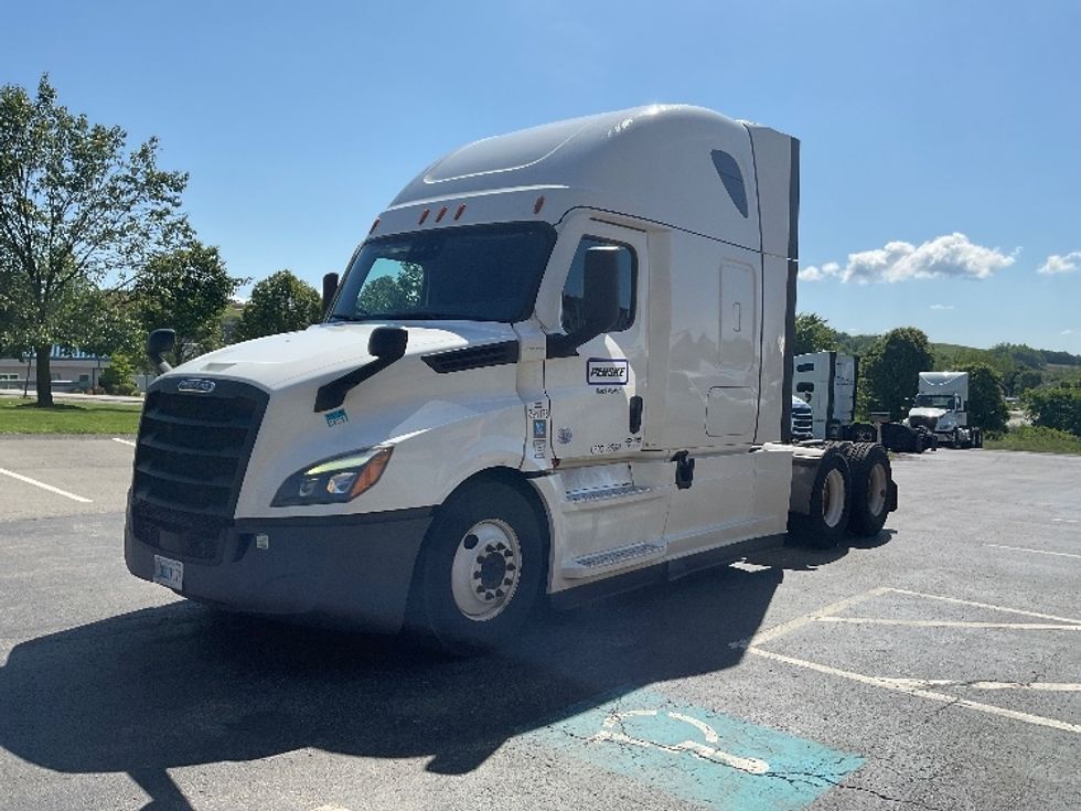 Sleeper Tractor-Heavy Duty Tractors-Freightliner-2022-T12664ST-Mount Pleasant-PA-484,235\n\t\tmiles-$ 73,000 - Image 3