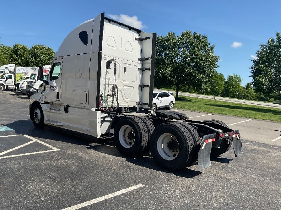 Sleeper Tractor-Heavy Duty Tractors-Freightliner-2022-T12664ST-Mount Pleasant-PA-484,235\n\t\tmiles-$ 73,000 - Image 5