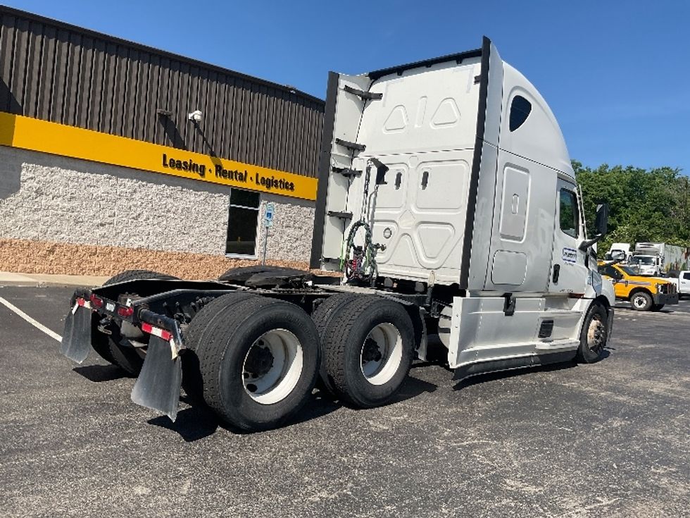 Sleeper Tractor-Heavy Duty Tractors-Freightliner-2022-T12664ST-Mount Pleasant-PA-484,235\n\t\tmiles-$ 73,000 - Image 7