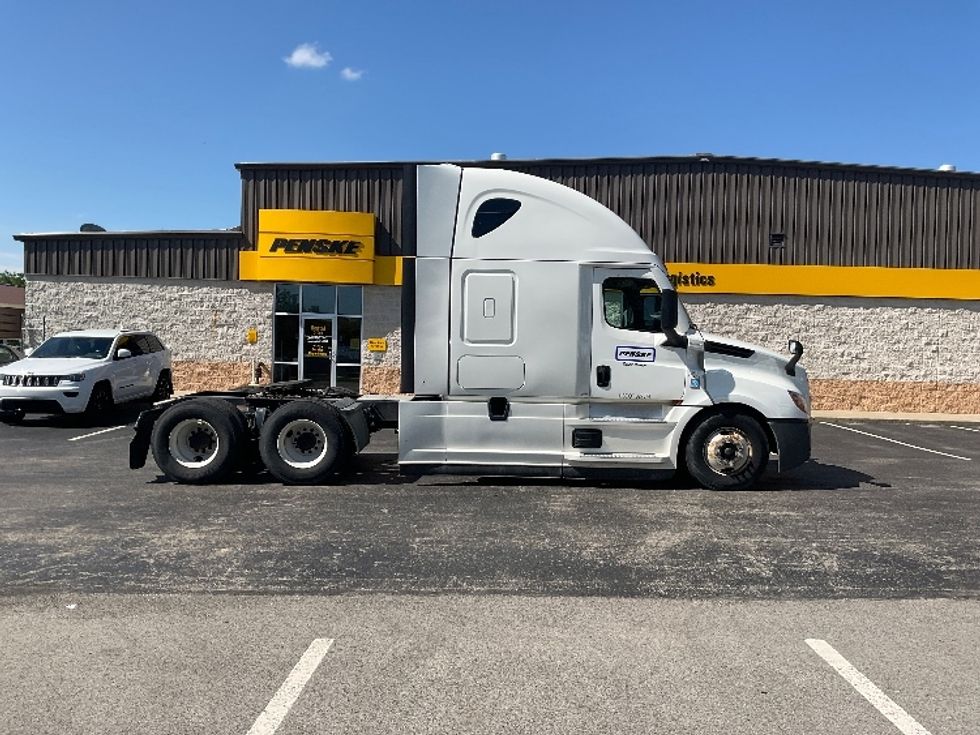 Sleeper Tractor-Heavy Duty Tractors-Freightliner-2022-T12664ST-Mount Pleasant-PA-484,235\n\t\tmiles-$ 73,000 - Image 8