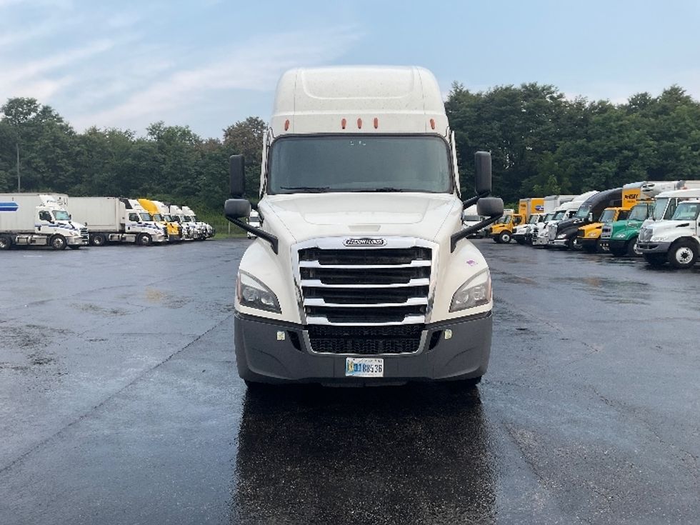 Sleeper Tractor-Heavy Duty Tractors-Freightliner-2022-T12664ST-Mount Pleasant-PA-577,173\n\t\tmiles-$ 64,500 - Image 2