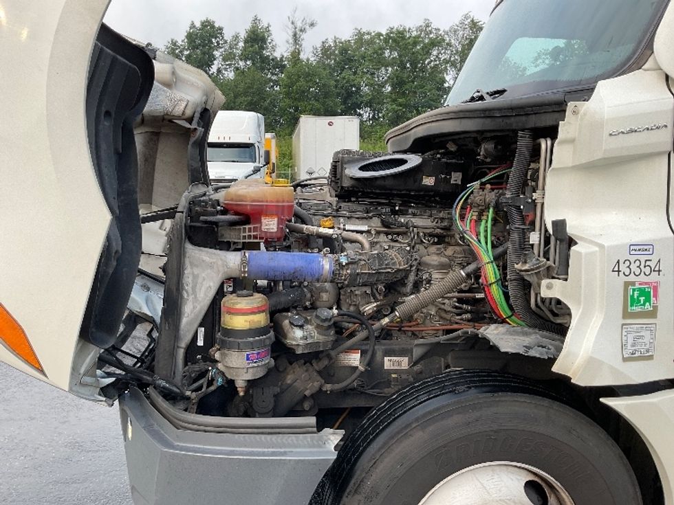 Sleeper Tractor-Heavy Duty Tractors-Freightliner-2022-T12664ST-Mount Pleasant-PA-577,173\n\t\tmiles-$ 64,500 - Image 21