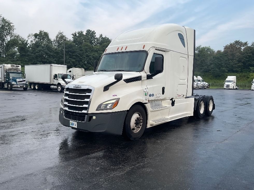 Sleeper Tractor-Heavy Duty Tractors-Freightliner-2022-T12664ST-Mount Pleasant-PA-577,173\n\t\tmiles-$ 64,500 - Image 3