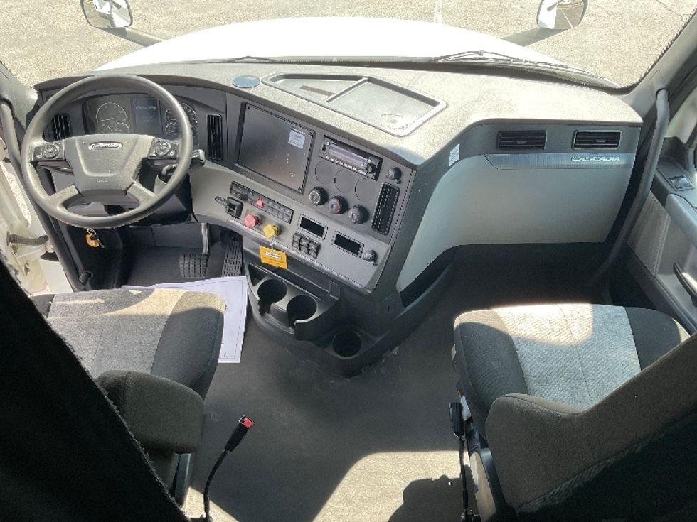 Sleeper Tractor-Heavy Duty Tractors-Freightliner-2022-T12664ST-Nashville (Mount Juliet)-TN-459,457\n\t\tmiles-$ 74,250 - Image 12