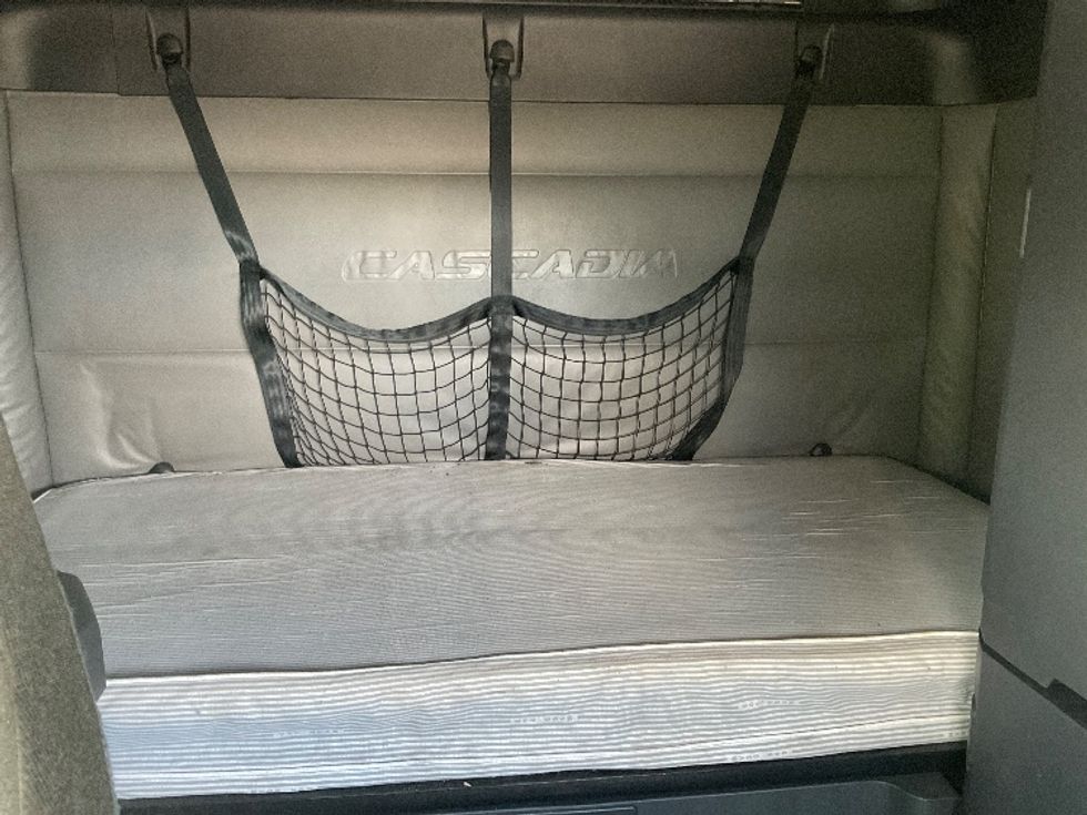 Sleeper Tractor-Heavy Duty Tractors-Freightliner-2022-T12664ST-Nashville (Mount Juliet)-TN-459,457\n\t\tmiles-$ 74,250 - Image 16