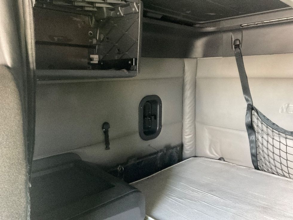 Sleeper Tractor-Heavy Duty Tractors-Freightliner-2022-T12664ST-Nashville (Mount Juliet)-TN-459,457\n\t\tmiles-$ 74,250 - Image 18