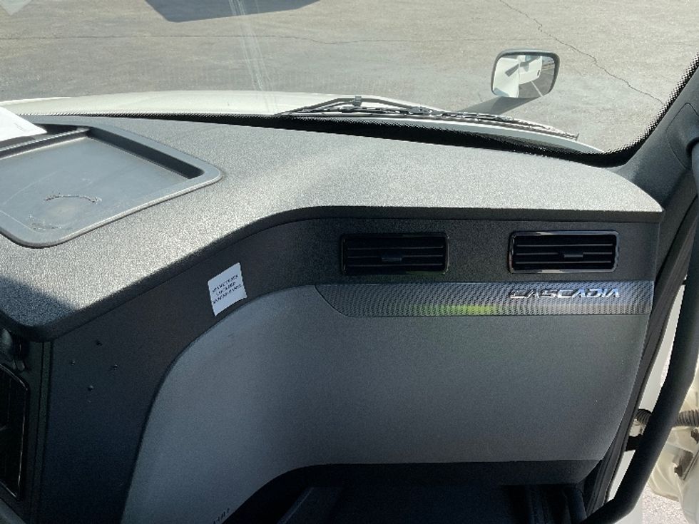 Sleeper Tractor-Heavy Duty Tractors-Freightliner-2022-T12664ST-Nashville (Mount Juliet)-TN-459,457\n\t\tmiles-$ 74,250 - Image 14