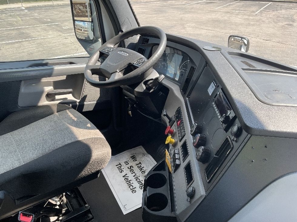 Sleeper Tractor-Heavy Duty Tractors-Freightliner-2022-T12664ST-Nashville (Mount Juliet)-TN-459,457\n\t\tmiles-$ 74,250 - Image 15