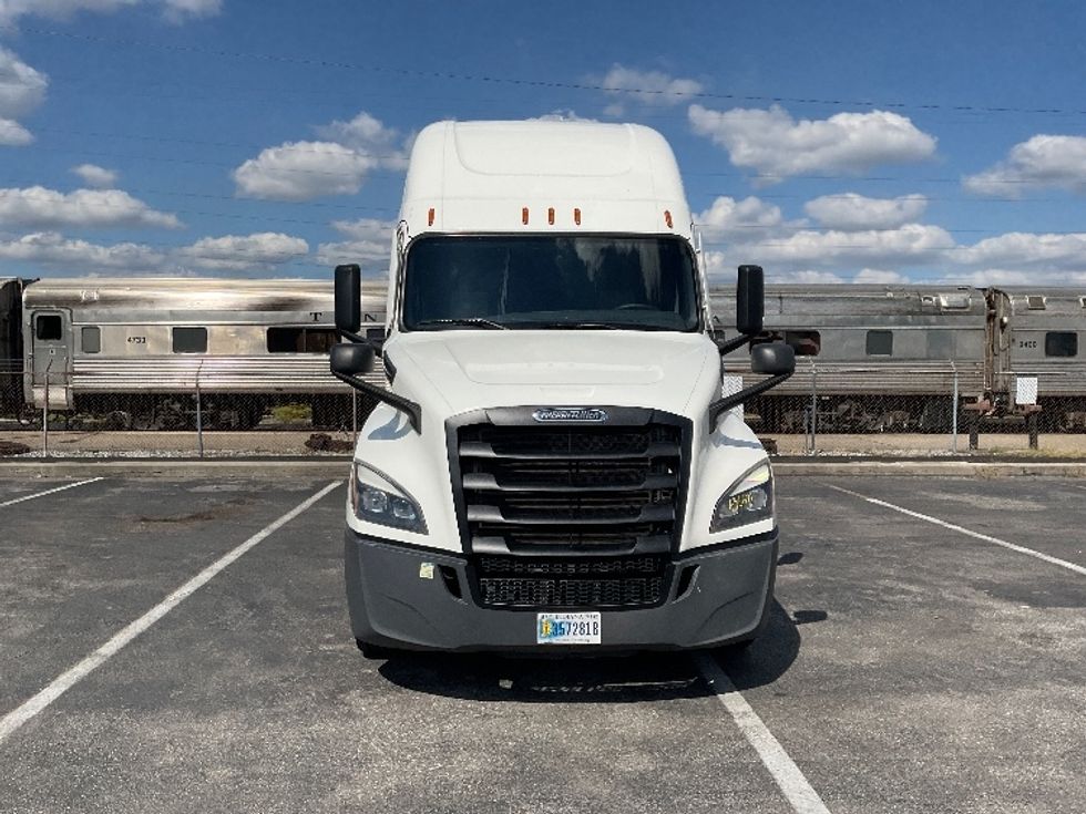 Sleeper Tractor-Heavy Duty Tractors-Freightliner-2022-T12664ST-Nashville (Mount Juliet)-TN-459,457\n\t\tmiles-$ 74,250 - Image 2