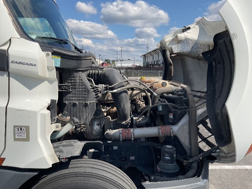 Sleeper Tractor-Heavy Duty Tractors-Freightliner-2022-T12664ST-Nashville (Mount Juliet)-TN-459,457\n\t\tmiles-$ 74,250 - Image 20