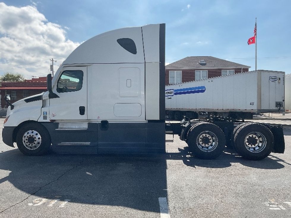 Sleeper Tractor-Heavy Duty Tractors-Freightliner-2022-T12664ST-Nashville (Mount Juliet)-TN-459,457\n\t\tmiles-$ 74,250 - Image 4