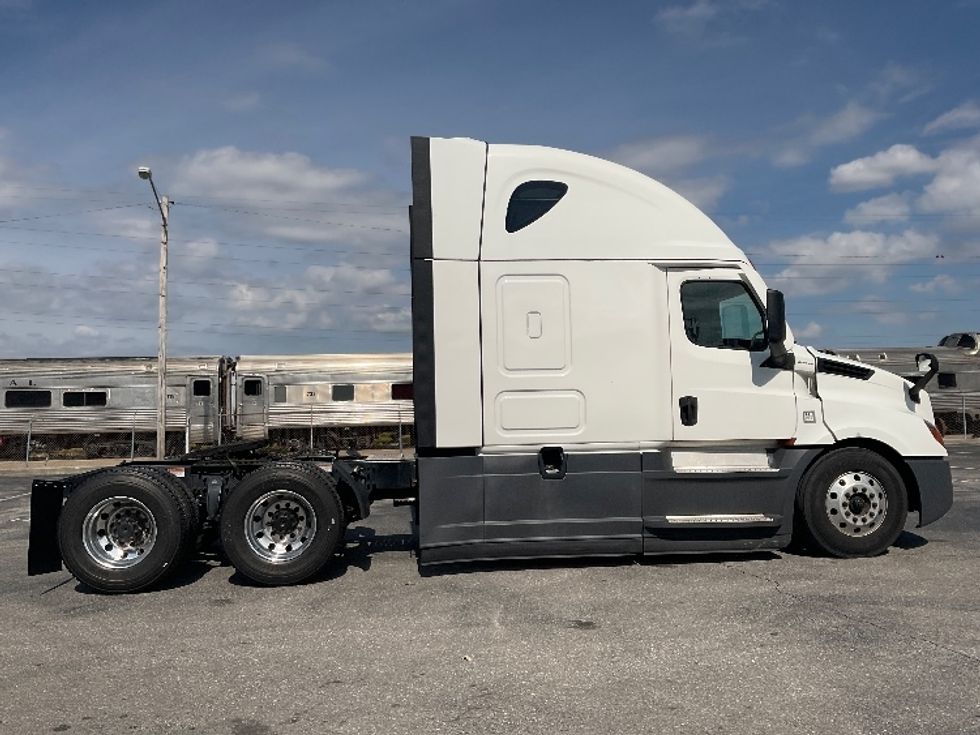 Sleeper Tractor-Heavy Duty Tractors-Freightliner-2022-T12664ST-Nashville (Mount Juliet)-TN-459,457\n\t\tmiles-$ 74,250 - Image 8