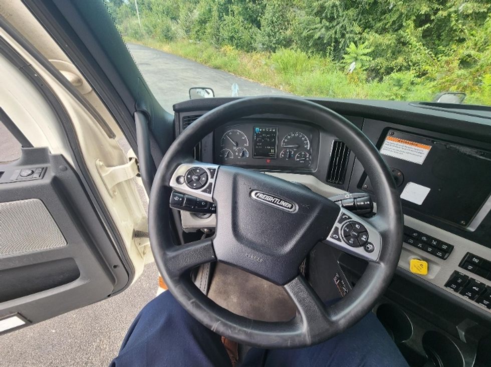 Sleeper Tractor-Heavy Duty Tractors-Freightliner-2022-T12664ST-Nashville-TN-472,214\n\t\tmiles-$ 74,000 - Image 11