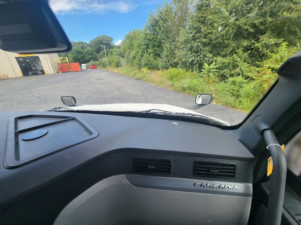 Sleeper Tractor-Heavy Duty Tractors-Freightliner-2022-T12664ST-Nashville-TN-472,214\n\t\tmiles-$ 74,000 - Image 14