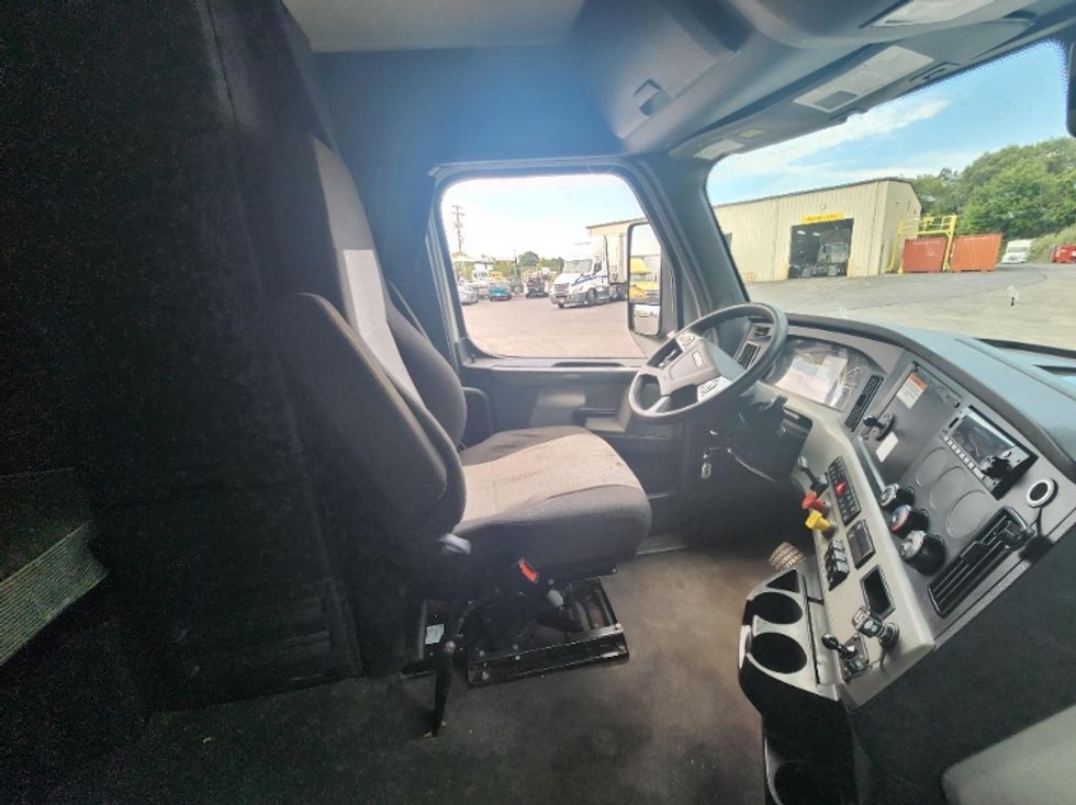 Sleeper Tractor-Heavy Duty Tractors-Freightliner-2022-T12664ST-Nashville-TN-472,214\n\t\tmiles-$ 74,000 - Image 15