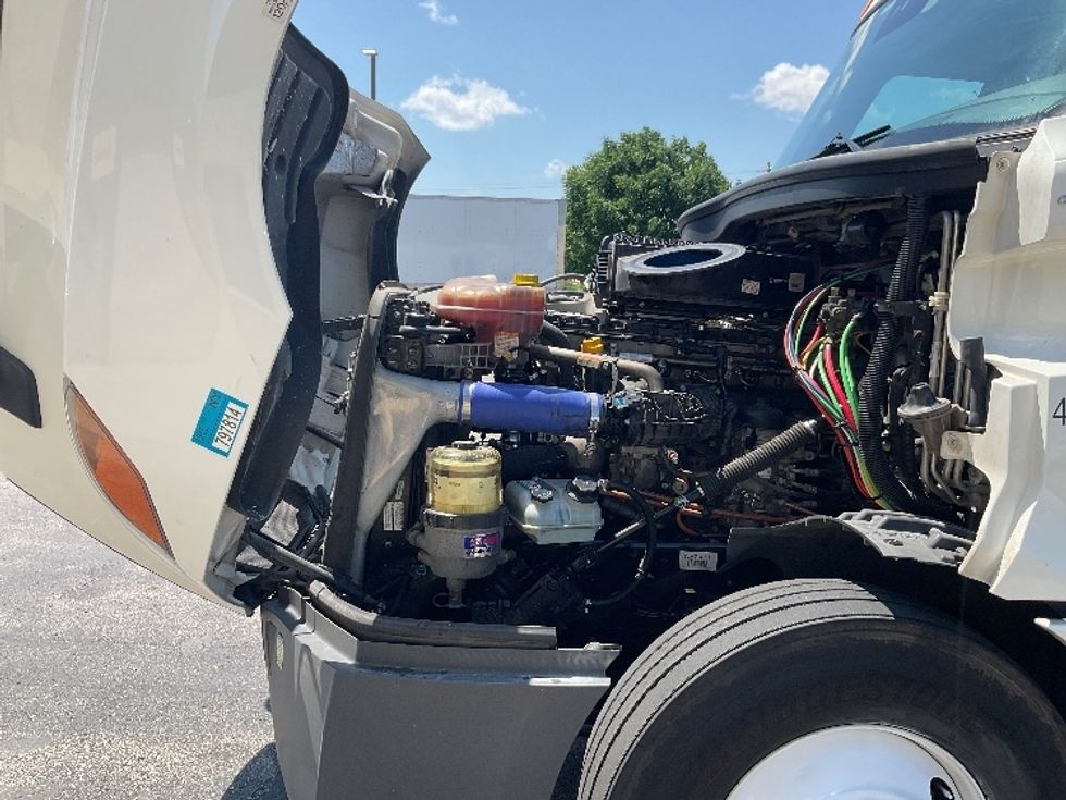 Sleeper Tractor-Heavy Duty Tractors-Freightliner-2022-T12664ST-Neenah-WI-560,445\n\t\tmiles-$ 67,000 - Image 20