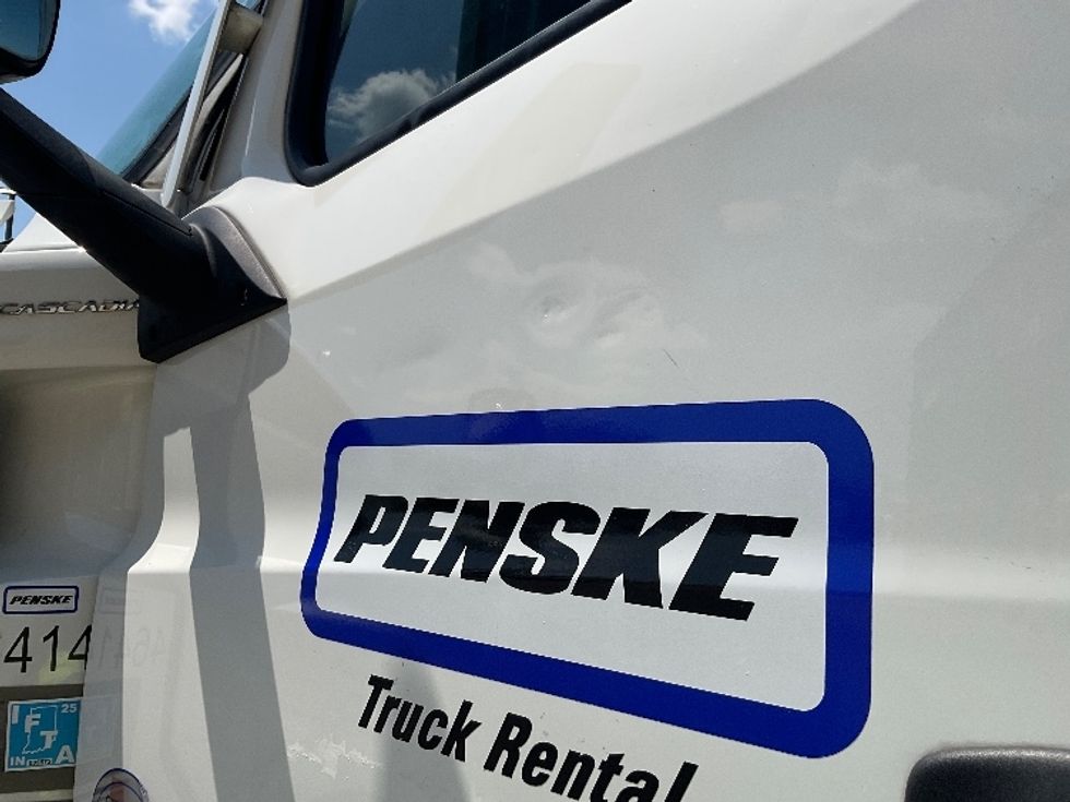 Sleeper Tractor-Heavy Duty Tractors-Freightliner-2022-T12664ST-Neenah-WI-560,445\n\t\tmiles-$ 67,000 - Image 25