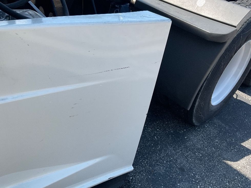 Sleeper Tractor-Heavy Duty Tractors-Freightliner-2022-T12664ST-Neenah-WI-560,445\n\t\tmiles-$ 67,000 - Image 26