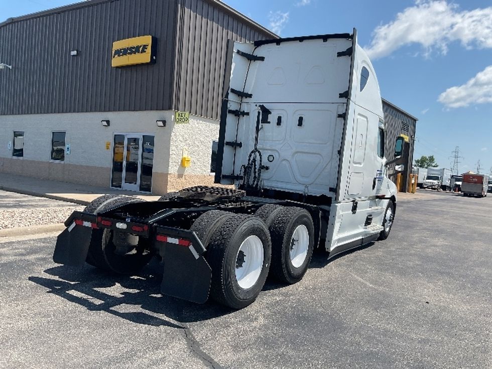 Sleeper Tractor-Heavy Duty Tractors-Freightliner-2022-T12664ST-Neenah-WI-560,445\n\t\tmiles-$ 67,000 - Image 5