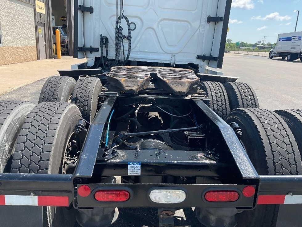 Sleeper Tractor-Heavy Duty Tractors-Freightliner-2022-T12664ST-Neenah-WI-560,445\n\t\tmiles-$ 67,000 - Image 6