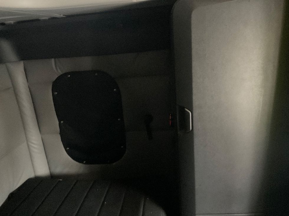 Sleeper Tractor-Heavy Duty Tractors-Freightliner-2022-T12664ST-New Castle-DE-316,360\n\t\tmiles-$ 82,750 - Image 18