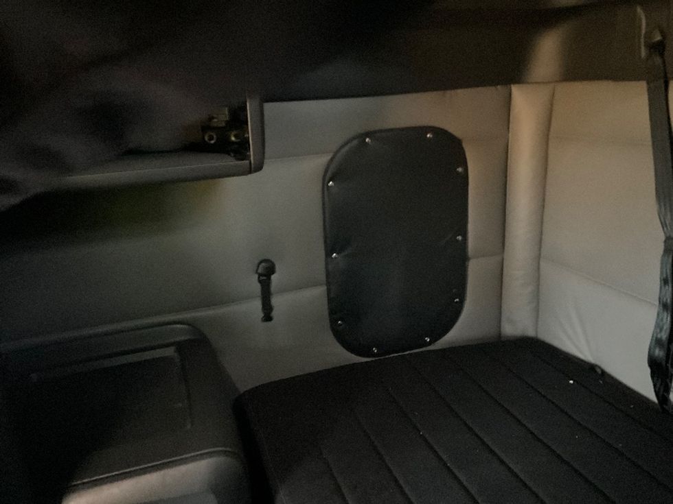 Sleeper Tractor-Heavy Duty Tractors-Freightliner-2022-T12664ST-New Castle-DE-316,360\n\t\tmiles-$ 82,750 - Image 19