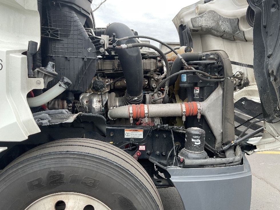 Sleeper Tractor-Heavy Duty Tractors-Freightliner-2022-T12664ST-New Castle-DE-316,360\n\t\tmiles-$ 82,750 - Image 20