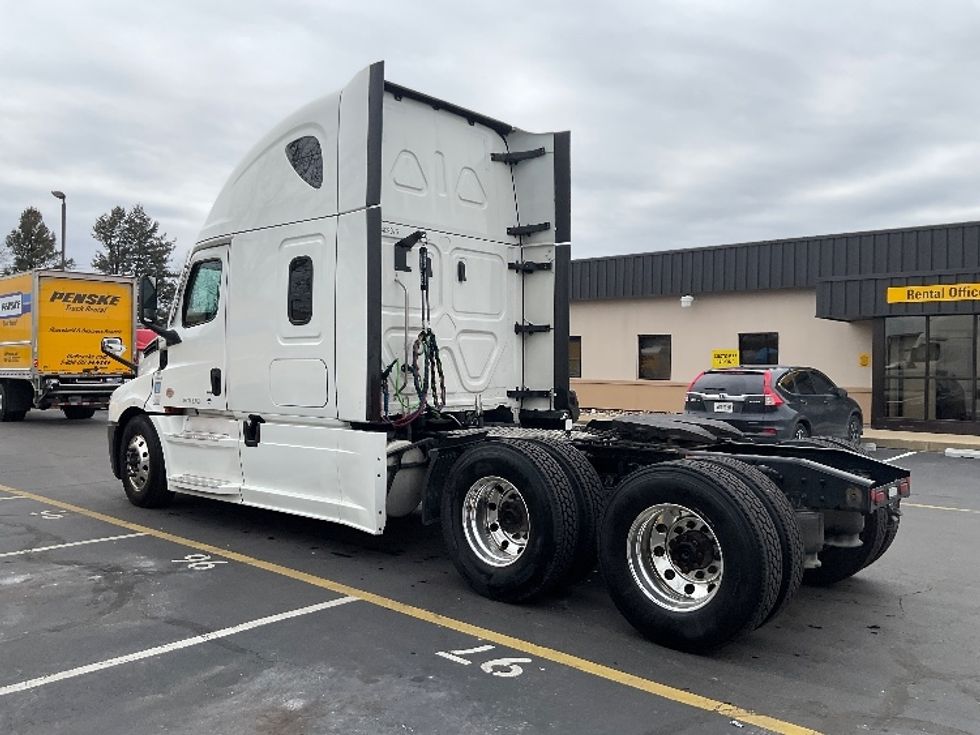 Sleeper Tractor-Heavy Duty Tractors-Freightliner-2022-T12664ST-New Castle-DE-316,360\n\t\tmiles-$ 82,750 - Image 5