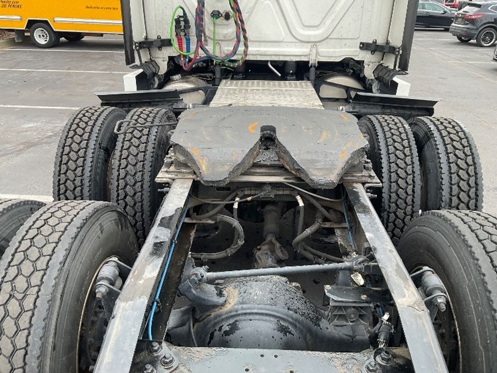 Sleeper Tractor-Heavy Duty Tractors-Freightliner-2022-T12664ST-New Castle-DE-316,360\n\t\tmiles-$ 82,750 - Image 6