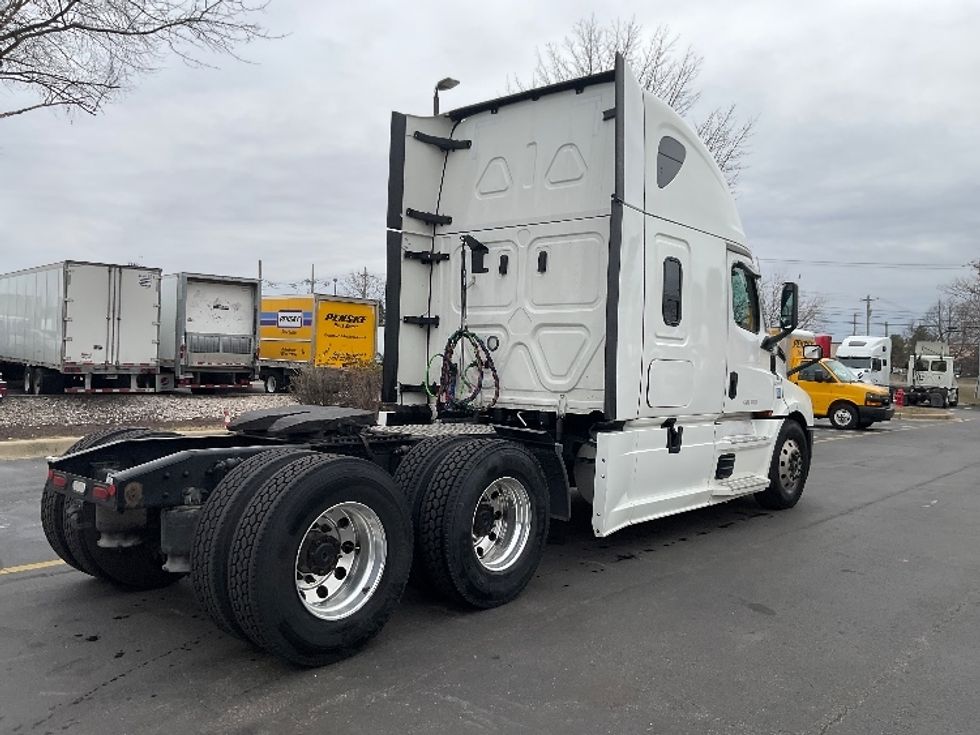 Sleeper Tractor-Heavy Duty Tractors-Freightliner-2022-T12664ST-New Castle-DE-316,360\n\t\tmiles-$ 82,750 - Image 7
