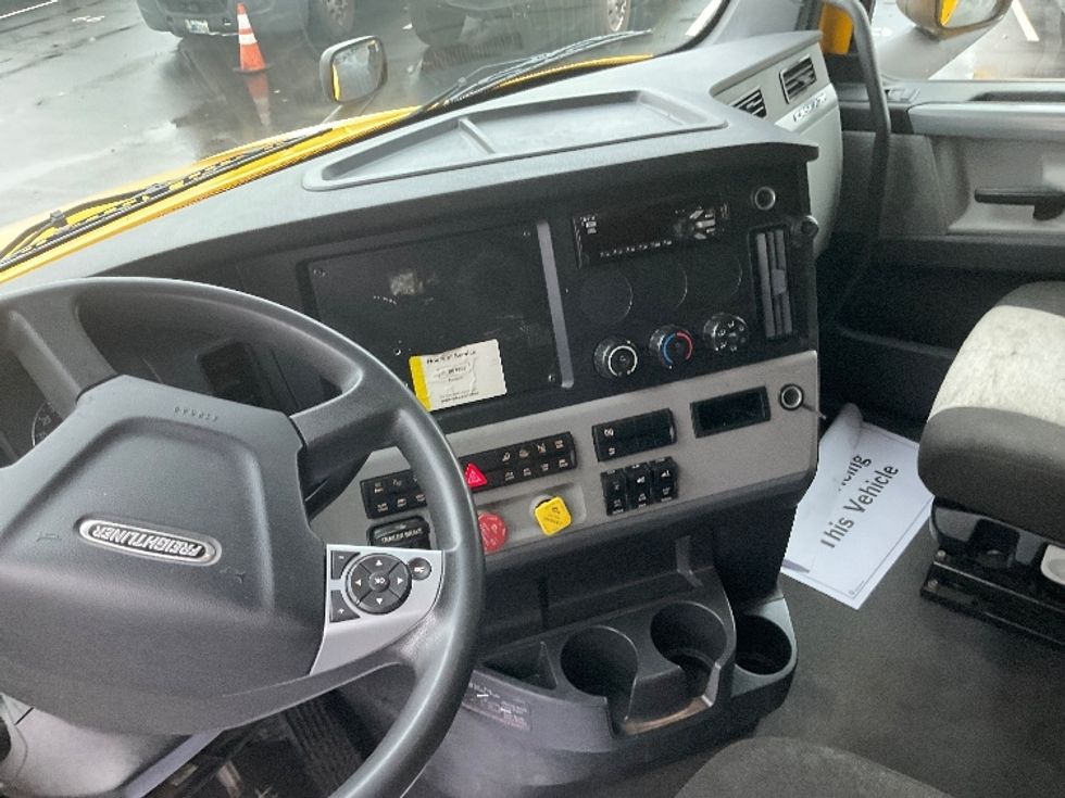 2022 Freightliner Cascadia 126" Sleeper Cab photo 11