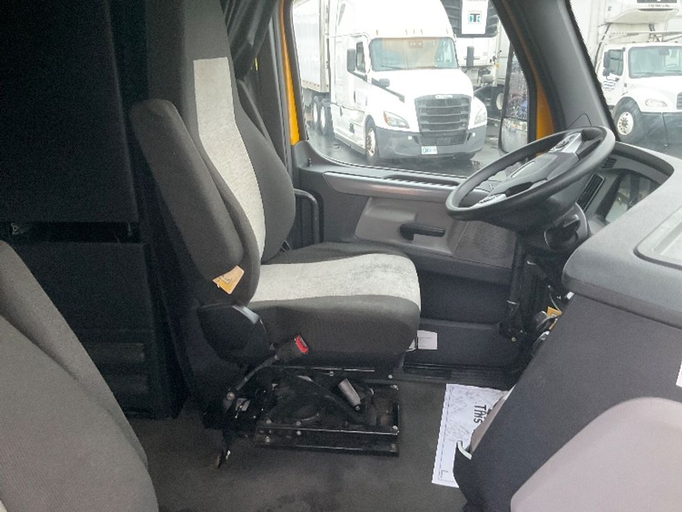 2022 Freightliner Cascadia 126" Sleeper Cab photo 14